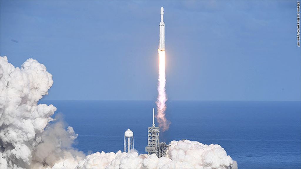 SpaceX phóng thành công tên lửa mạnh nhất thế giới Falcon Heavy ảnh 1