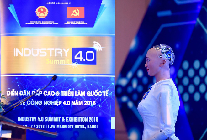 Robot Sophia mặc áo dài, trò chuyện về 4.0 ở Việt Nam - Ảnh 3.